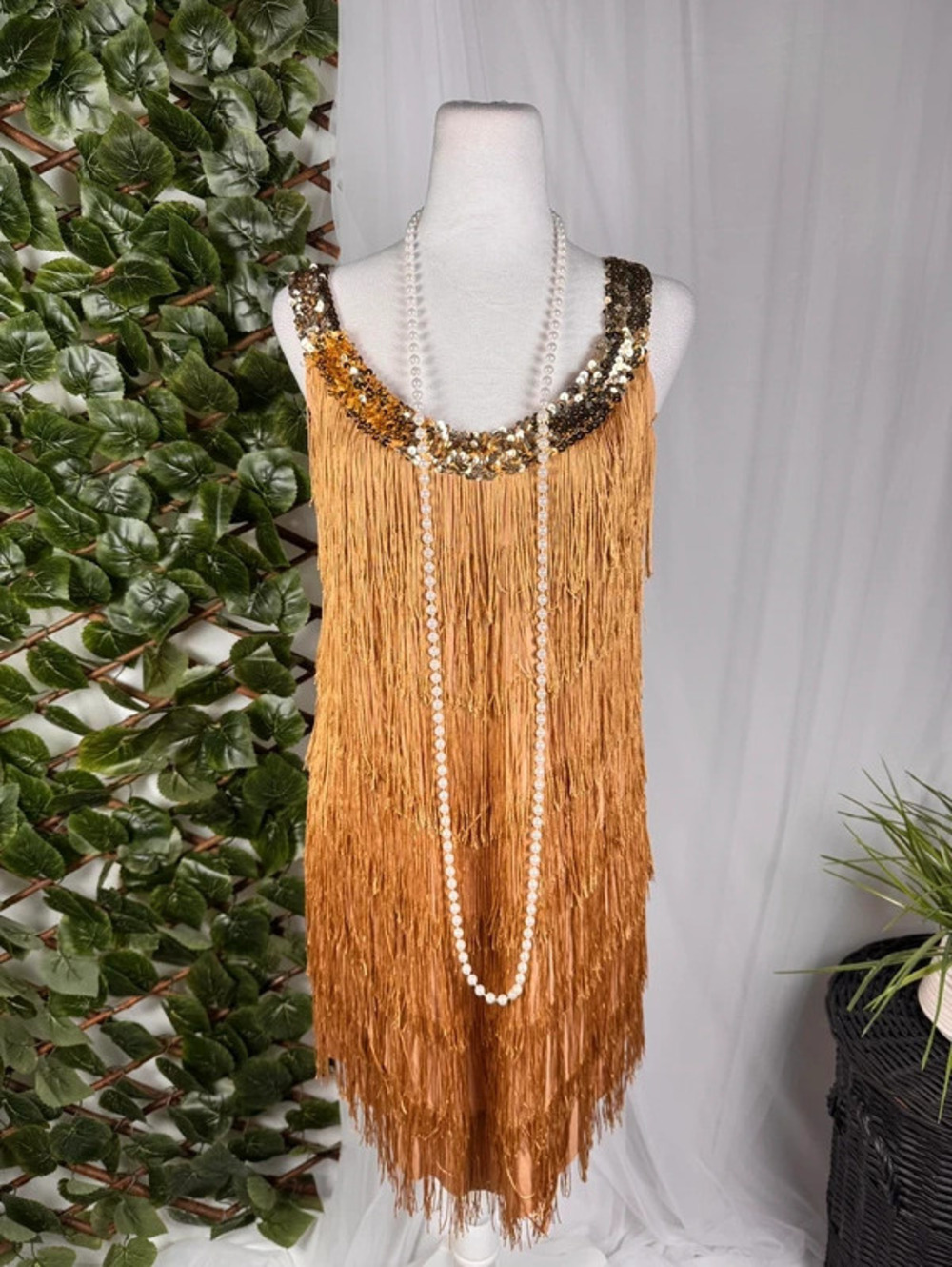 Costumes USA flapper dress with faux pearl necklace